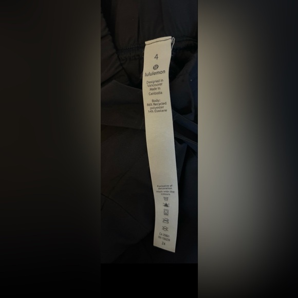 Lululemon Wide Legged Pants Sz 4 Black Side with Pockets - Picture 9 of 9